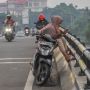 Ngabuburit di Atas Flyover Pasar Rebo