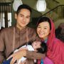 Adem! 5 Potret Harmonis Keluarga Rama Michael dan Istrinya yang Baru Mualaf