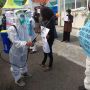 Pakai Hazmat, MCCC Surabaya Tuntut Pemkot dan Pemprov Setop Perselisihan