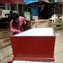 Peti Jenazah Menjadi Penanda: Kesedihan dan Keuntungan