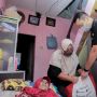 Seorang Nenek Jompo di Cipete Terima Bantuan Sosial dari Mensos