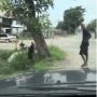 Keji, Pria Ini Nekat Gantung Anjingnya di Pohon Hingga Nyaris Mati