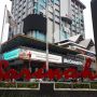 Masih PSBB, Banyak Orang Malah Berkerumun Saat McDonald's Sarinah Tutup