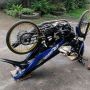 Niatnya Pamer Gaya Kekinian, Yang Terjadi Pada Motor Bocah ini Bikin Ngenes