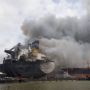 Detik-detik Kapal Tanker Meledak dan Terbakar di Pelabuhan Belawan Medan