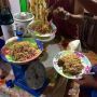 Kocak Banget, Biar Adil Mie Instan Ini Dibagi Rata Pakai Timbangan