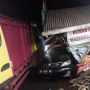 Diduga Rem Blong, Truk Muatan Kelapa Sawit Seruduk Warung, Sopir Tewas
