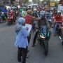 Diperketat, Pengendara Motor Masuk Bekasi Dicek Suhu Tubuhnya