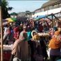 Jelang Lebaran Pasar Tradisional Mulai Ramai, Jokowi Ingatkan Ini ke Warga
