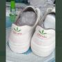 Terinspirasi Film, Warganet Temukan Sepatu Adinda dengan Daun Singkong Tiga