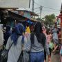 Kucing-kucingan Berdagang saat PSBB, Ratusan Kios Tanah Abang Disegel
