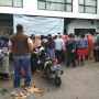 Duh Kumaha Kang Emil, Warga Garut Berdesakan Rebutan Bantuan dari Anda Nih!