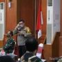 IPW Bandingkan Sikap Prabowo dan Kapolda Jatim Tanggapi Anak Buah Tidur