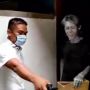 Digaruk Satpol PP, Manusia Silver Ngumpet di Toilet Wanita