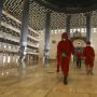 Akan Dibuka Kembali, Masjid Istiqlal Disemprot Cairan Disinfektan