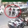 Insiden Pemotor Terjatuh Bikin Warganet Salfok, Kok Malah Dilompati 3 Kali?