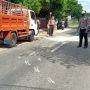 Truk Berpenumpang 15 Orang Terguling di Sumenep, 2 Tewas