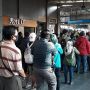 Dijaga TNI dan Polisi, Penumpang KRL di Stasiun Citayam Kini Lebih Tertib