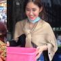 Cantiknya Bikin Salfok, Penjual Gorengan Ini Buat Warganet Pengin ke Jogja