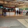 Menjelang Siang, Antrean di Loket Stasiun Depok Baru Berangsur Sepi