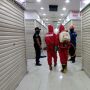 Cegah Penularan Corona, Pasar Senen Disemprot Cairan Disinfektan