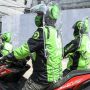 Ojol Pakai Sekat Pelindung untuk Cegah Penularan Covid-19