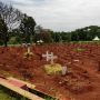 Penggali Kubur: Menggali Makam saat Pandemi Sangat Menguras Tenaga