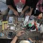 Bertahan Hidup, Penyedia Jasa Servis HP Gaet Pelanggan di Pinggir Jalan