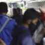 Cegah Terpapar Covid-19, Dokter Sarankan Warga Jangan Teleponan di KRL
