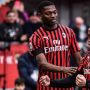 Terciduk Ciuman di Atas Kapal, Bintang AC Milan Ini Kencani Mantan Aguero?
