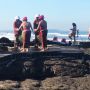 Duh, Bule Pose Seksi Pakai Bikini di Samping Ibu-ibu Sembahyang