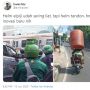 Warganet Ngakak Ada Orang Pakai Helm Tandon Air: Inovasi Baru Nih