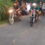 Viral Kakek-Kakek Ikut Drag Motor, Skillnya Bikin Minder