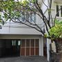 Sembunyi di Rumah Mewah, Detik-detik Buronan FBI Pelaku Paedofil Dicokok