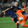 Lawan Jordi Amat, Andres Iniesta Resmi Gantung Sepatu dengan 36 Trofi