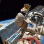 Australia Ciptakan Kaos Kaki Agar Astronot Balik ke Bumi Bisa Gerak Normal