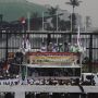 Demo di Depan Gedung DPR Teriak Turunkan Jokowi dan Bakar Bendera Palu Arit