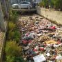 Sampah dan Bangkai Tikus Menumpuk di Kali Licin Depok, Baunya Bikin Pingsan