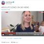 Kocak, Ibu Lagi Asyik Wawancara Live, Anak Tiba-tiba Masuk Tanya Biskuit