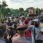 Aksi depan Istana, Wali Murid Bersitegang dengan Polisi: Tangkap Saya Pak!