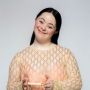 Salut! Potret Ellie Goldstein, Model Gucci dengan Kondisi Down Syndrome