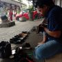 Belasan Tahun Semir Sepatu, Nur Kerap Tak Dibayar Hingga Dimarahi