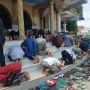 Kelakuan Warga Saat Salat Jamaah, Kocak Tapi Bikin Emosi