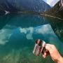 Viral Traveler Minum Kopi Sambil Nyebur di Danau Biru, Bikin Salah Fokus