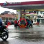 Numpang Berteduh, Lokasi Penjual Bensin Eceran ini Gereget Abis