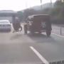 Detik-detik Tabrakan Moge vs Mobil SUV, Pemotor Terlempar Terjang Pembatas