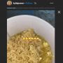 Kylie Jenner Pamer Makan Mie Instan, Harga Diri Anak Kos Naik Derajat