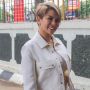 Pose Seksi Pegang Area Vital Patung, Nikita Mirzani Bikin Netizen Gregetan