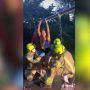 Viral Perempuan Terjebak di Ayunan Bayi, Pemadam Kebakaran Turun Tangan