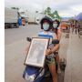 Pajang Foto Nikah di Dekat Pelat Nomor, Pemotor Ini Jadi Sorotan